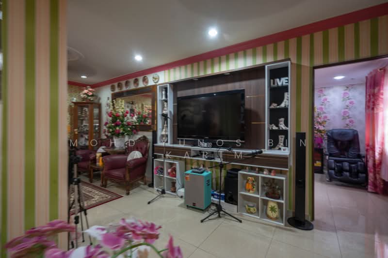 Bungalow House for Sale in Taman Rasah Kemayan (Rasah) - Mohd Yunos Bin A.Karim - Living Room - PropertyGuru.com.my