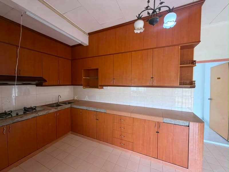 2-storey Terraced House for Sale in Taman Bukit Tiram (Ulu Tiram) - Karl Lim - Kitchen - PropertyGuru.com.my