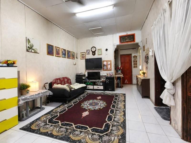 Rumah Teres 1-Tingkat untuk Dijual di Bandar Putra Kulai (Kulai) - Sufi Norman - Living Room - PropertyGuru.com.my