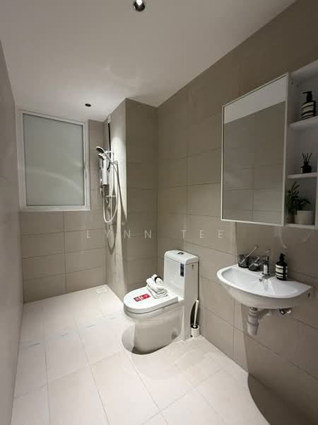 Service Residence for Sale at Vista Tiara (MBW Bay) - Lynn Tee - Bathroom - PropertyGuru.com.my