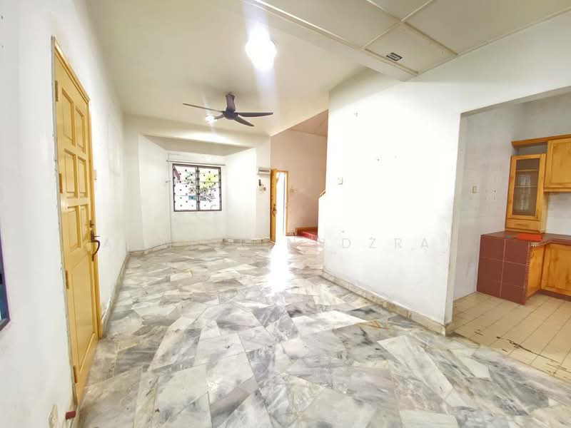 Rumah Teres 2 Tingkat untuk Dijual di Seksyen 8 (Shah Alam) - Ammeer Nadzrai - Living Room - PropertyGuru.com.my