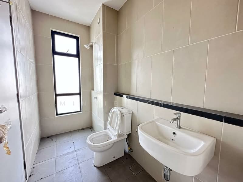 Rumah Berkembar untuk Dijual di Kota Emerald (Rawang) - Minnie Wong - Bathroom - PropertyGuru.com.my