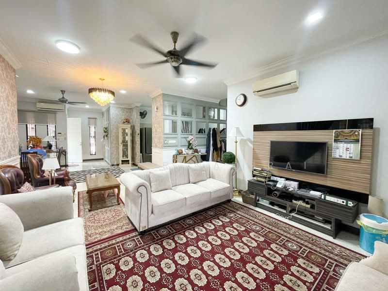 Rumah Berkembar untuk Dijual di Seksyen 24 (Shah Alam) - Ammeer Nadzrai - Living Room - PropertyGuru.com.my