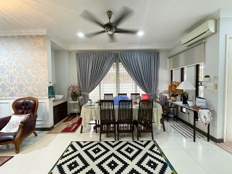 Rumah Berkembar untuk Dijual di Seksyen 24 (Shah Alam) - Ammeer Nadzrai - Dining Room - PropertyGuru.com.my