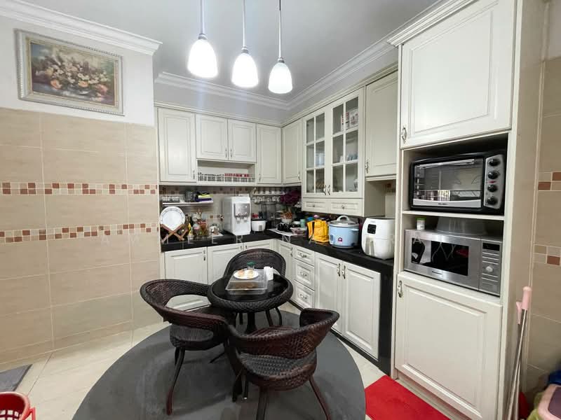 Rumah Berkembar untuk Dijual di Seksyen 24 (Shah Alam) - Ammeer Nadzrai - Kitchen - PropertyGuru.com.my