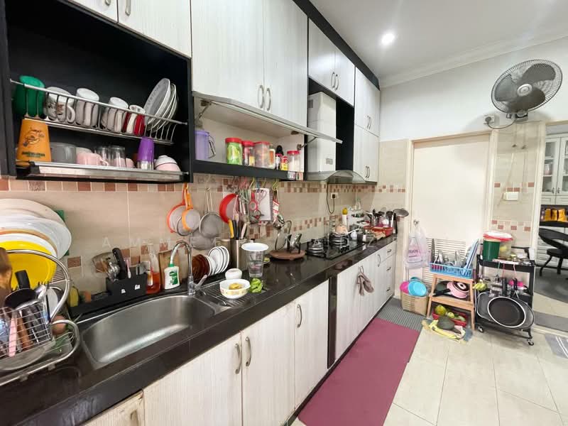 Rumah Berkembar untuk Dijual di Seksyen 24 (Shah Alam) - Ammeer Nadzrai - Kitchen - PropertyGuru.com.my