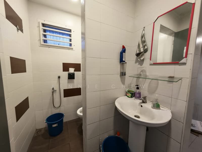 Shop for Sale in Taman Skudai Baru (Skudai) - Jennie Chew - Bathroom - PropertyGuru.com.my
