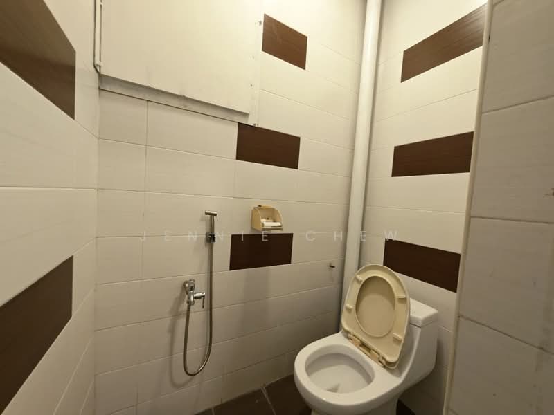 Shop for Sale in Taman Skudai Baru (Skudai) - Jennie Chew - Bathroom - PropertyGuru.com.my