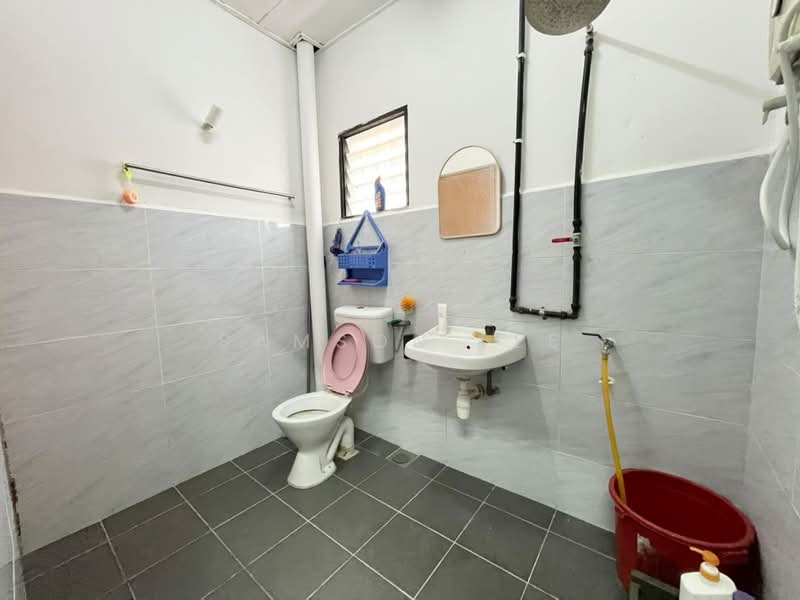 2-storey Terraced House for Sale in Bandar Country Homes (Rawang) - Samson Lee - Bathroom - PropertyGuru.com.my