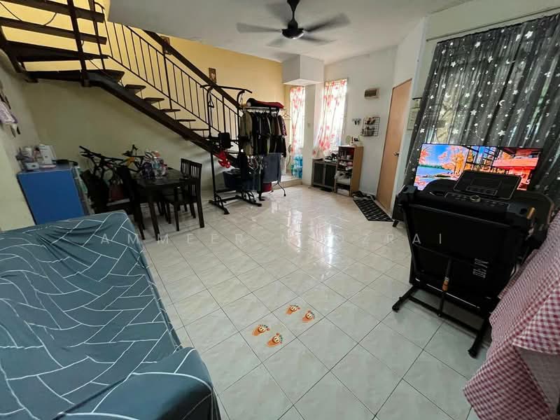 2-storey Terraced House for Sale in Bandar Saujana Putra (Tanjong Duabelas) - Ammeer Nadzrai - Living Room - PropertyGuru.com.my