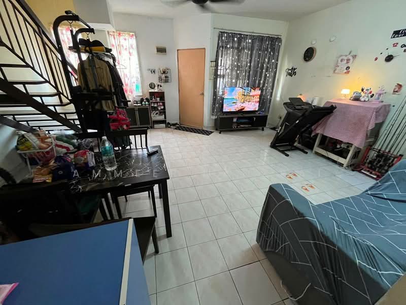 2-storey Terraced House for Sale in Bandar Saujana Putra (Tanjong Duabelas) - Ammeer Nadzrai - Living Room - PropertyGuru.com.my