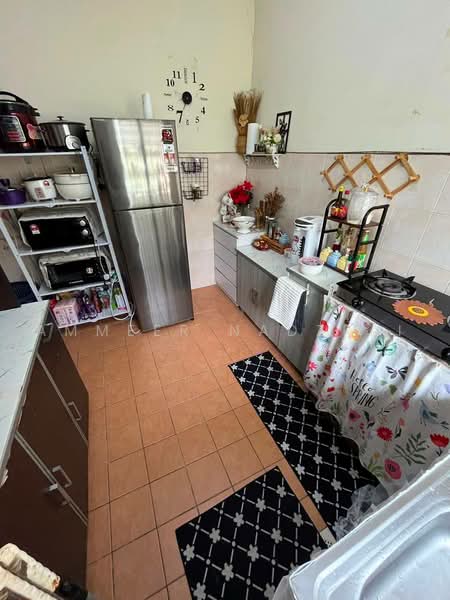 2-storey Terraced House for Sale in Bandar Saujana Putra (Tanjong Duabelas) - Ammeer Nadzrai - Kitchen - PropertyGuru.com.my