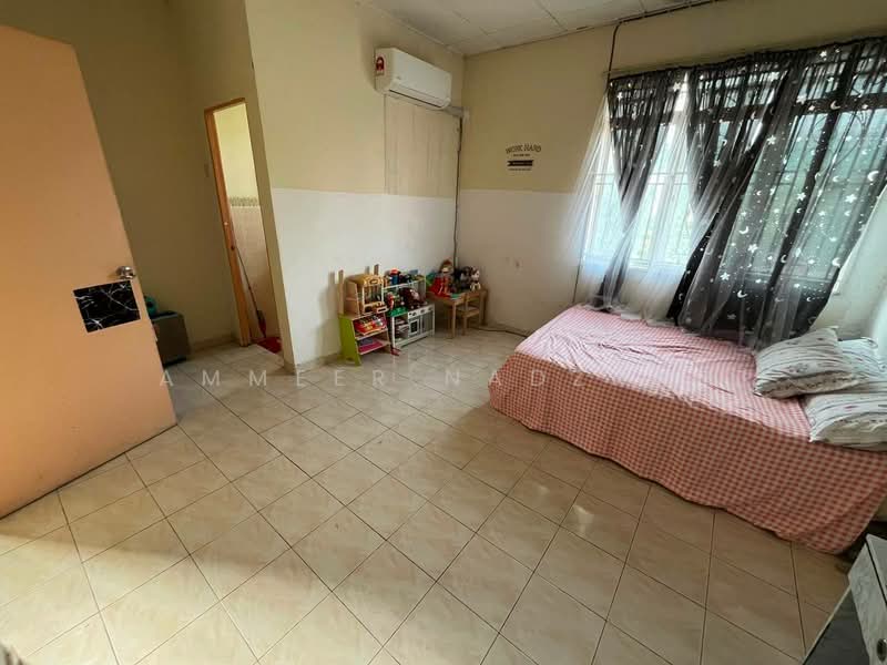 2-storey Terraced House for Sale in Bandar Saujana Putra (Tanjong Duabelas) - Ammeer Nadzrai - Bedroom - PropertyGuru.com.my