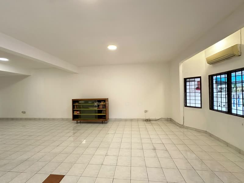 Rumah Teres 2-Tingkat untuk Dijual di Taman Bayu Perdana (Klang) - KT Go - Living Room - PropertyGuru.com.my