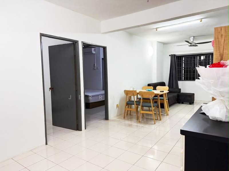 Pangsapuri untuk Disewa di Sri Impian Apartment - Jerry Tan - Living Room - PropertyGuru.com.my