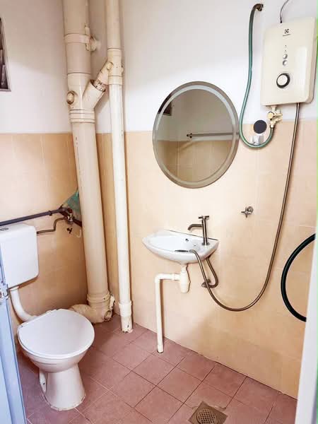 Pangsapuri untuk Disewa di Sri Impian Apartment - Jerry Tan - Bathroom - PropertyGuru.com.my