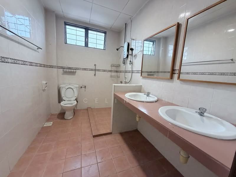 Rumah Teres 2 Tingkat untuk Dijual di Kota Damansara (Selangor) - Jocelin Lim - Bathroom - PropertyGuru.com.my