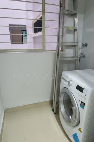 Service Residence for Sale at V Residence 2 @ Sunway Velocity - JONE HOONG TAW - Balcony - PropertyGuru.com.my