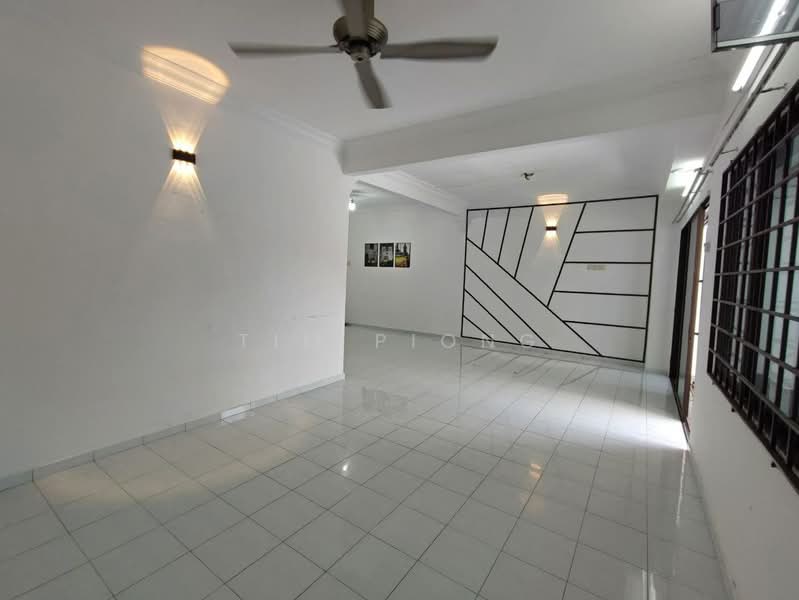 2-storey Terraced House for Sale in Taman Semabok Jaya (Semabok) - Tim Piong - Living Room - PropertyGuru.com.my