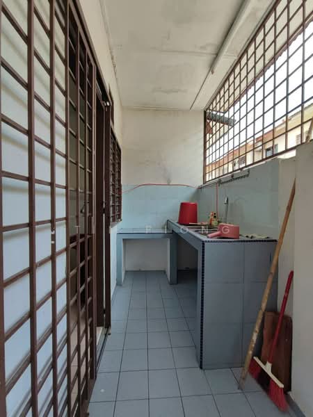 2-storey Terraced House for Sale in Taman Semabok Jaya (Semabok) - Tim Piong - Kitchen - PropertyGuru.com.my