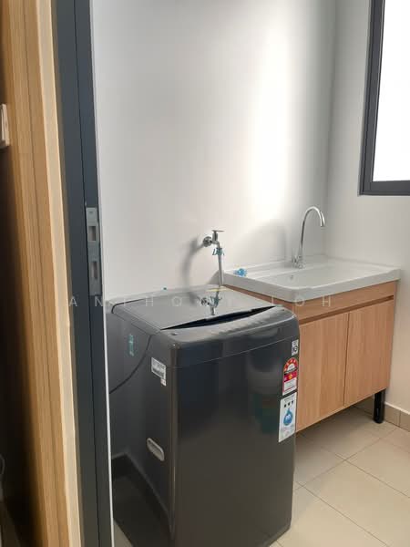 Condominium for Rent at Queens Residences Q2 @ Queens Waterfront - Anthony Loh - Laundry Yard - PropertyGuru.com.my
