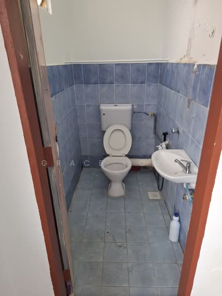 Pangsapuri untuk Disewa di Mentari Court - Grace Wong - Bathroom - PropertyGuru.com.my