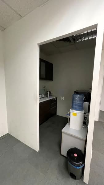 Pejabat untuk Disewa di Petaling Jaya (Selangor) - Jonathan Raj - Kitchen - PropertyGuru.com.my