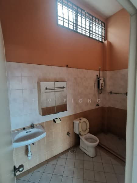 2-storey Terraced House for Sale in Taman Semabok Perdana (Semabok) - Tim Piong - Bathroom - PropertyGuru.com.my