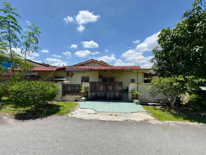 Rumah Teres 1 Tingkat untuk Dijual di Taman Berlian (Kajang) - Azli Ibrahim - Exterior - PropertyGuru.com.my