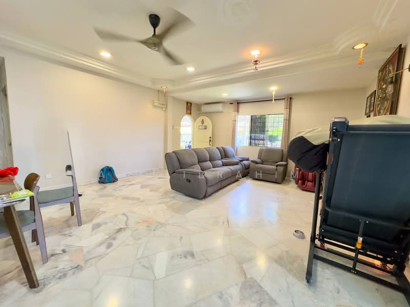 Rumah Teres 1 Tingkat untuk Dijual di Taman Berlian (Kajang) - Azli Ibrahim - Living Room - PropertyGuru.com.my