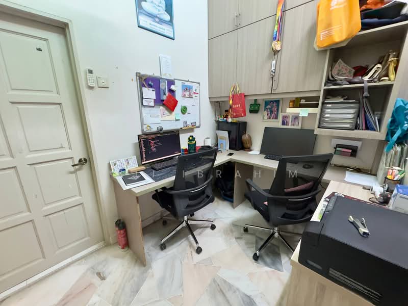 Rumah Teres 1 Tingkat untuk Dijual di Taman Berlian (Kajang) - Azli Ibrahim - Study - PropertyGuru.com.my