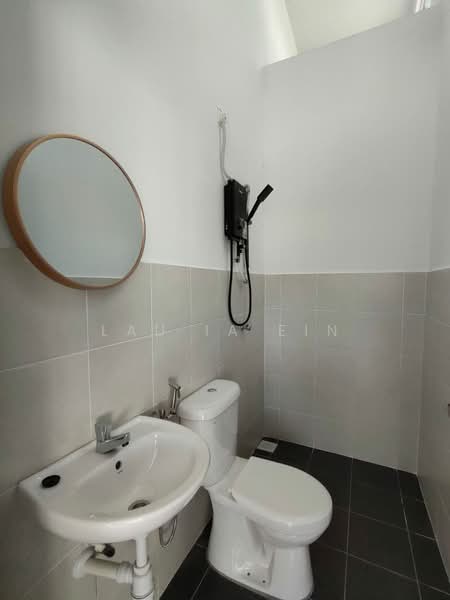 Rumah Teres 2 Tingkat untuk Disewa di Rawang (Selangor) - Lau Ia Ein - Bathroom - PropertyGuru.com.my