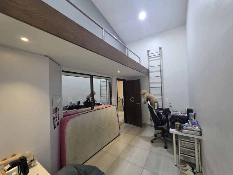 2-storey Terraced House for Sale in Laman Glenmarie (Shah Alam) - Joseph Chan - Upstairs room - PropertyGuru.com.my