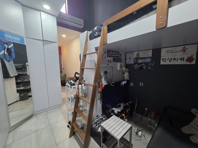 2-storey Terraced House for Sale in Laman Glenmarie (Shah Alam) - Joseph Chan - Upstairs room - PropertyGuru.com.my