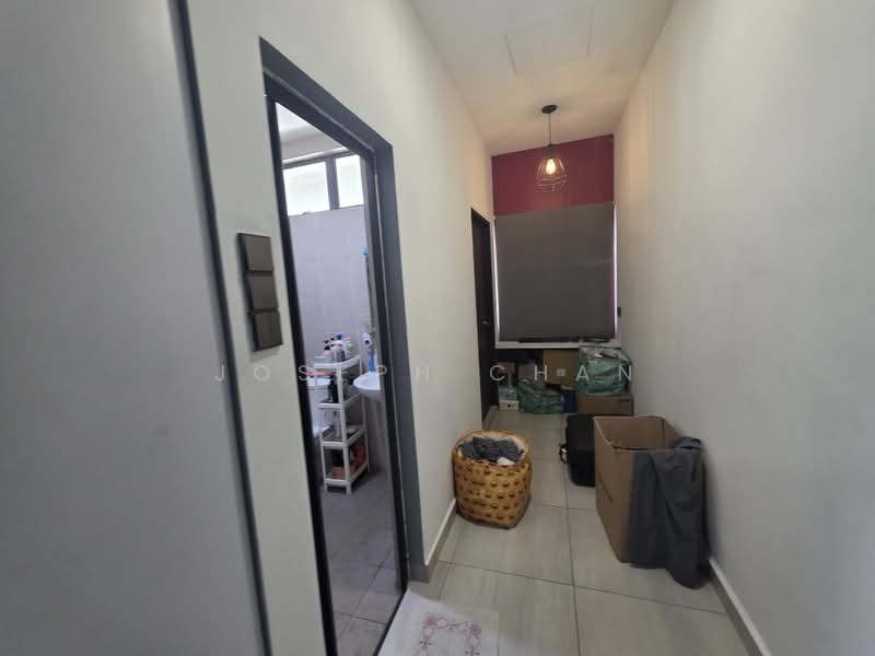2-storey Terraced House for Sale in Laman Glenmarie (Shah Alam) - Joseph Chan - Upstairs room - PropertyGuru.com.my
