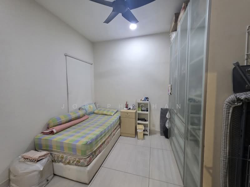 2-storey Terraced House for Sale in Laman Glenmarie (Shah Alam) - Joseph Chan - Downstairs Bedroom - PropertyGuru.com.my