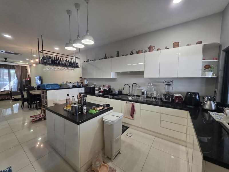 2-storey Terraced House for Sale in Laman Glenmarie (Shah Alam) - Joseph Chan - Kitchen - PropertyGuru.com.my