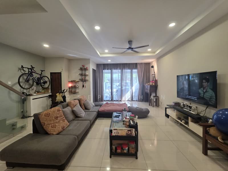 2-storey Terraced House for Sale in Laman Glenmarie (Shah Alam) - Joseph Chan - Living Room - PropertyGuru.com.my