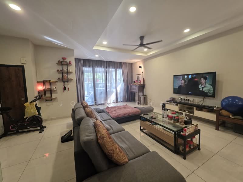 2-storey Terraced House for Sale in Laman Glenmarie (Shah Alam) - Joseph Chan - Living Room - PropertyGuru.com.my