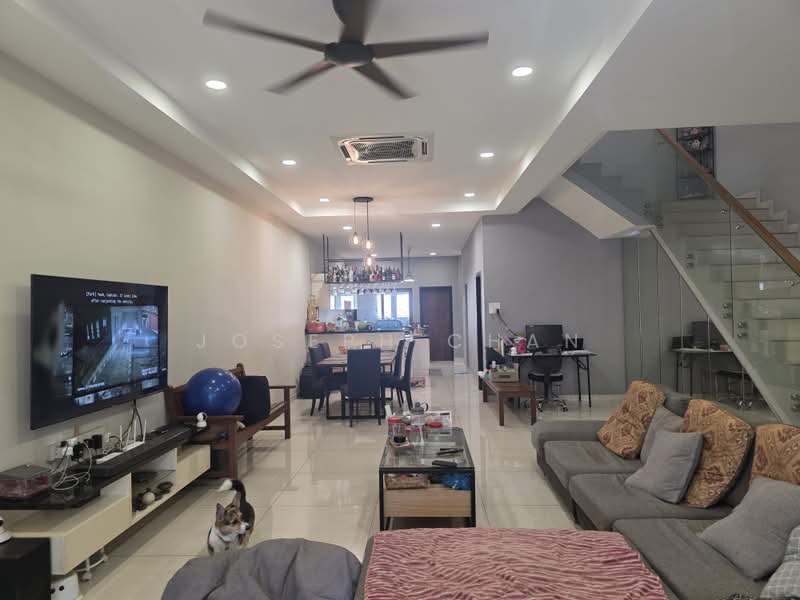 2-storey Terraced House for Sale in Laman Glenmarie (Shah Alam) - Joseph Chan - Living Room - PropertyGuru.com.my