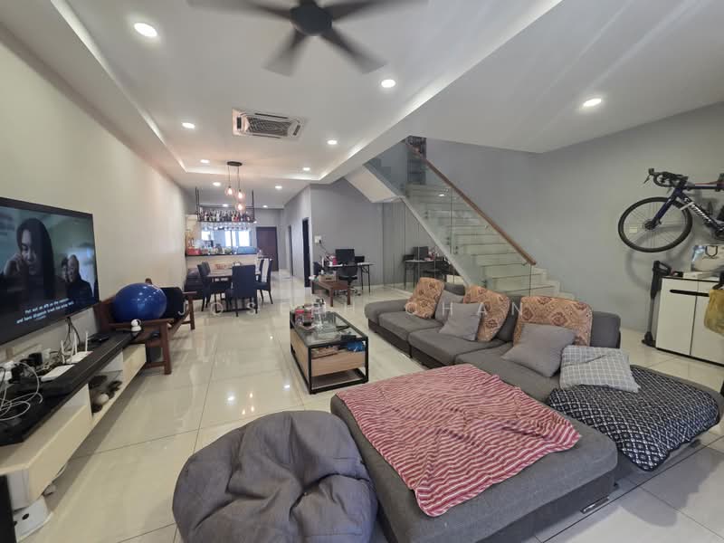 2-storey Terraced House for Sale in Laman Glenmarie (Shah Alam) - Joseph Chan - Living Room - PropertyGuru.com.my