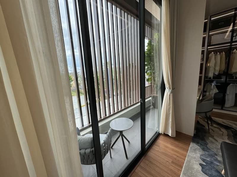 Rumah Berkembar untuk Dijual di Bandar Gamuda Cove (Dengkil) - Tank Tan - Balcony - PropertyGuru.com.my