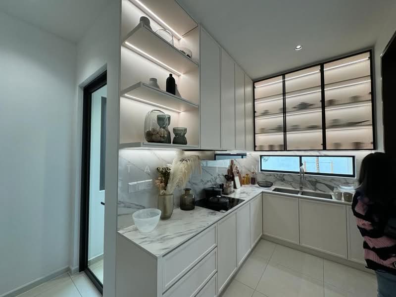 Rumah Berkembar untuk Dijual di Bandar Gamuda Cove (Dengkil) - Tank Tan - Kitchen - PropertyGuru.com.my