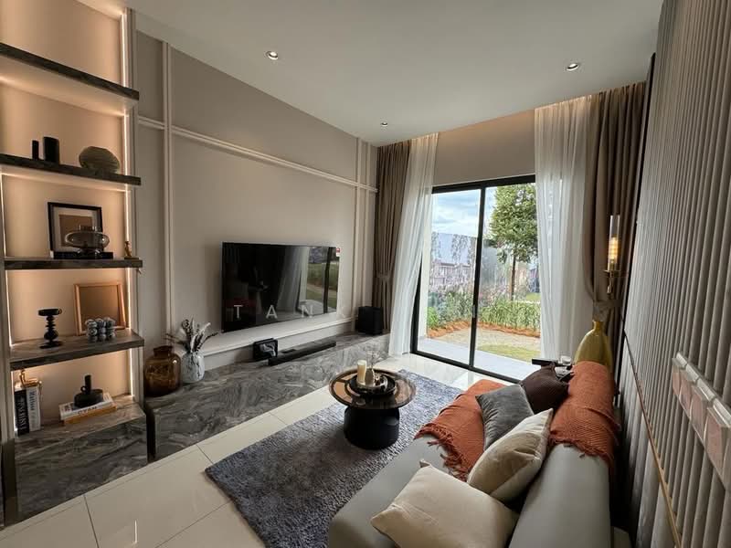 Rumah Berkembar untuk Dijual di Bandar Gamuda Cove (Dengkil) - Tank Tan - Living Room - PropertyGuru.com.my