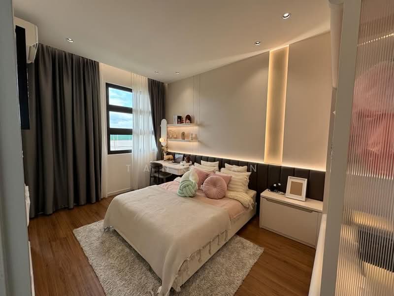 Rumah Berkembar untuk Dijual di Bandar Gamuda Cove (Dengkil) - Tank Tan - Bedroom - PropertyGuru.com.my