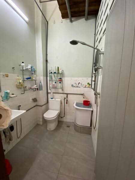 Rumah Teres 2-Tingkat untuk Dijual di Taman Bukit Seputeh (Seputeh) - Lilian Tan - Bathroom - PropertyGuru.com.my