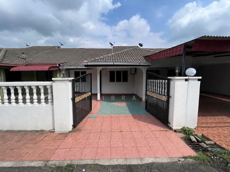 1-storey Terraced House for Sale in Taman Medan (Petaling Jaya) - Azli Ibrahim - Exterior - PropertyGuru.com.my