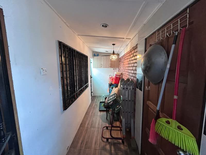 1-storey Terraced House for Sale in Taman Medan (Petaling Jaya) - Azli Ibrahim - Corridor - PropertyGuru.com.my