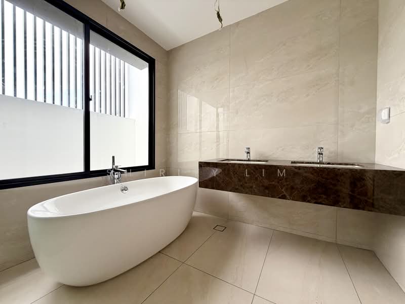 Bungalow for Sale in Senibong (Permas Jaya) - Shirley Lim - Master Bathroom - PropertyGuru.com.my