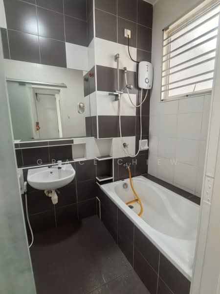 Rumah Teres 2-Tingkat untuk Disewa di Taman Setia Indah (Tebrau) - Grace Chiew - Bathroom - PropertyGuru.com.my